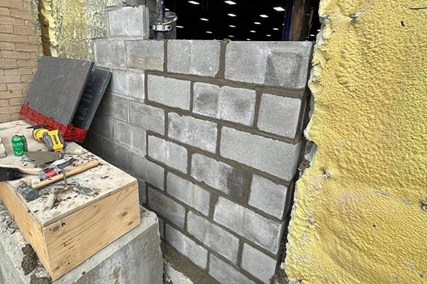 Pose de blocs de béton par Maçonnerie sur Mesure
